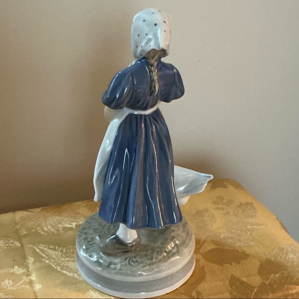 Royal Copenhagen Girl with Goose Figurine #522 | 9.75” Vintage Denmark Porcelain - Picture 4 of 8